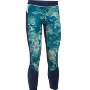 Under Armour Women Heat Gear Reversible Crop Size S NWT